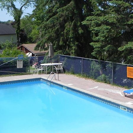 Merland Park Cottages And Motel Picton Exterior foto